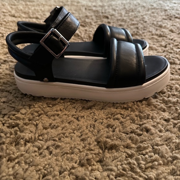 Ugg Zaby’s black platform sandals - Picture 2 of 7